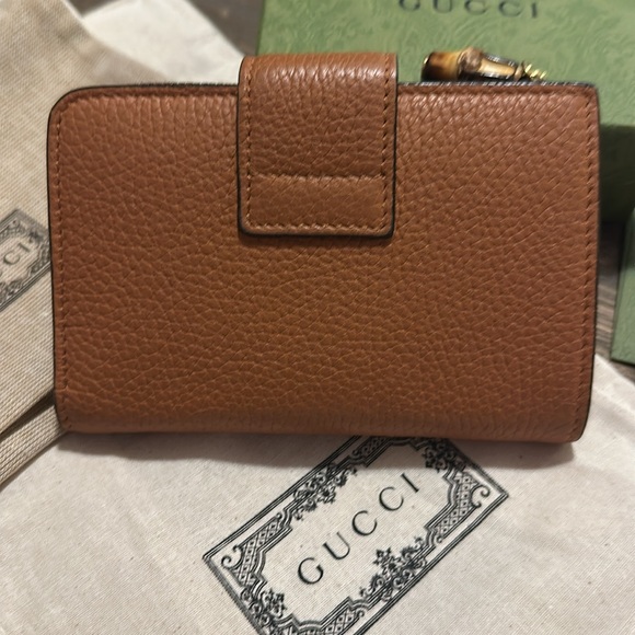 Gucci Medium Double G Leather Wallet - Picture 9 of 16